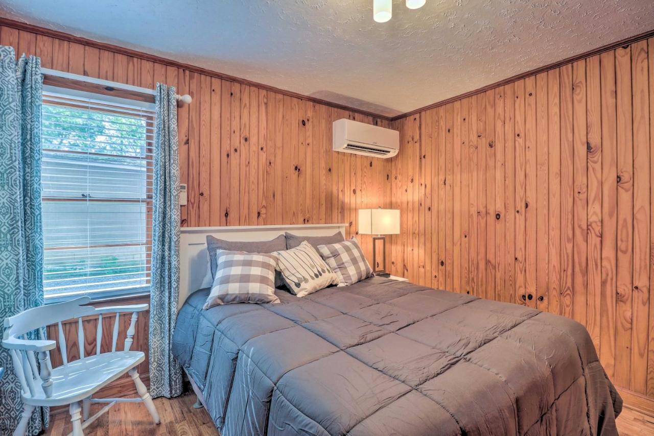 Waterfront Lake Martin Home With Grill And Beach! Eclectic Bagian luar foto