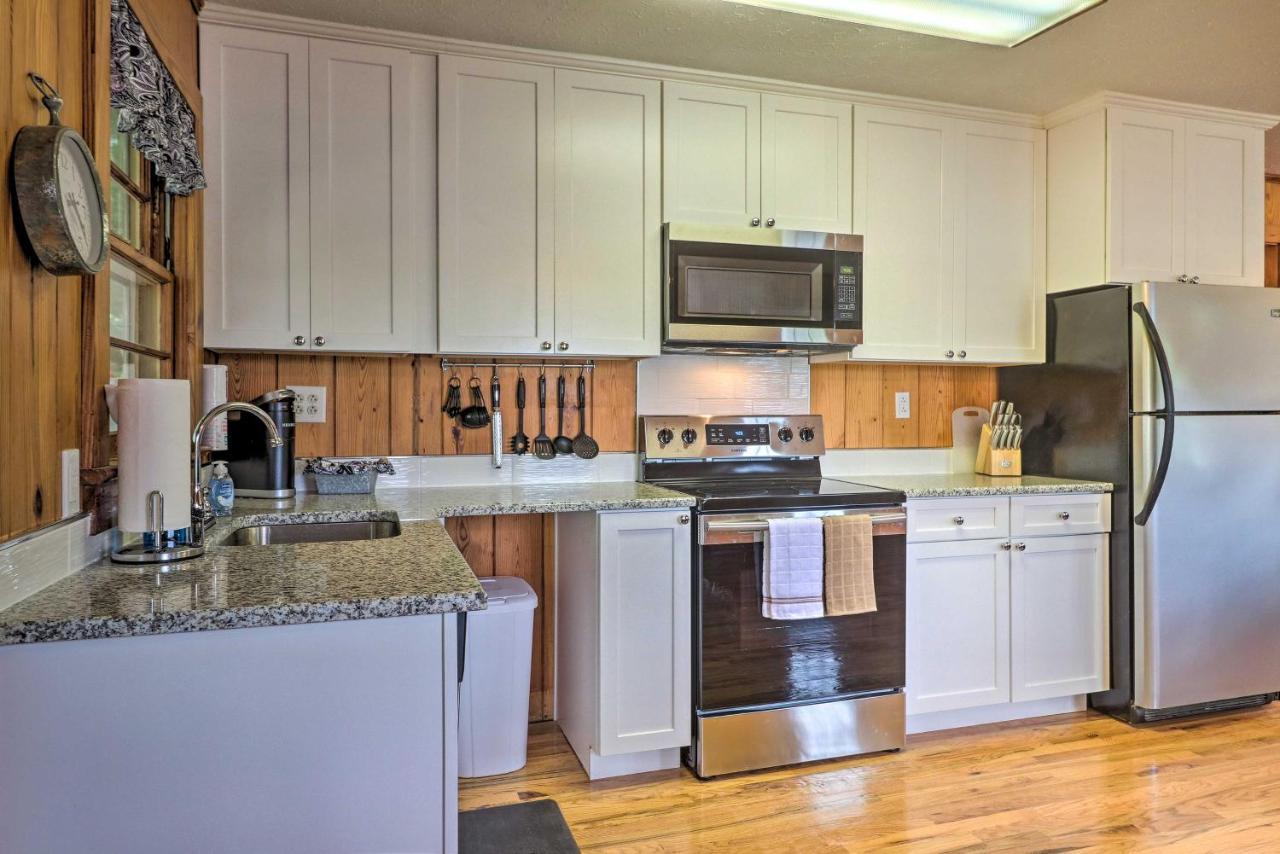Waterfront Lake Martin Home With Grill And Beach! Eclectic Bagian luar foto